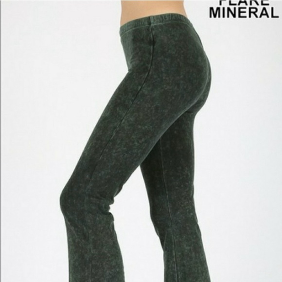 Zenana plus size flare yoga pant - Picture 2 of 3